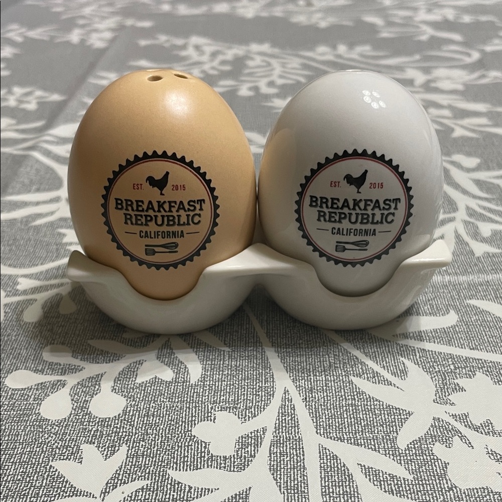 Breakfast Republic-California 2015 Salt & Pepper Shakers